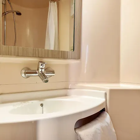 Premiere Classe Saint Quentin En Yvelines - Elancourt Hotel
