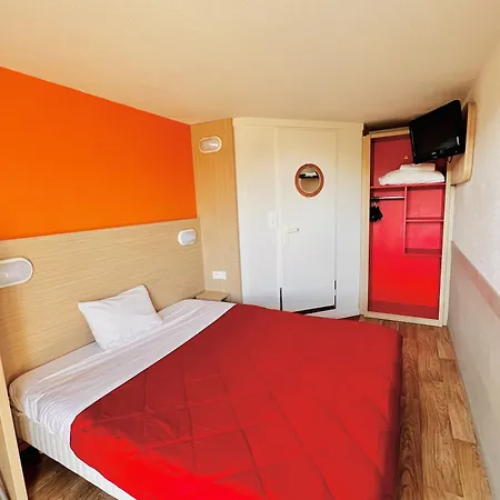 Premiere Classe St Quentin En Yvelines Elancourt Hotel