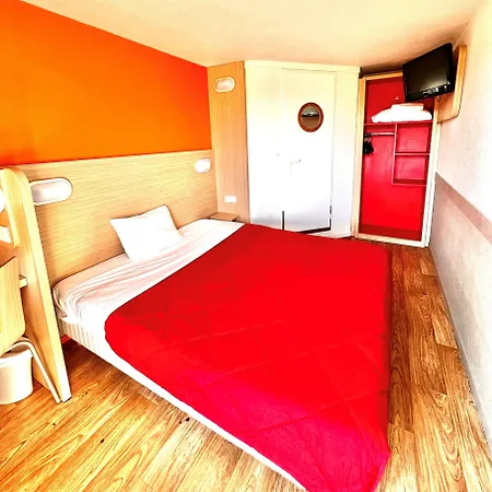 Premiere Classe Saint Quentin En Yvelines - Elancourt * Trappes