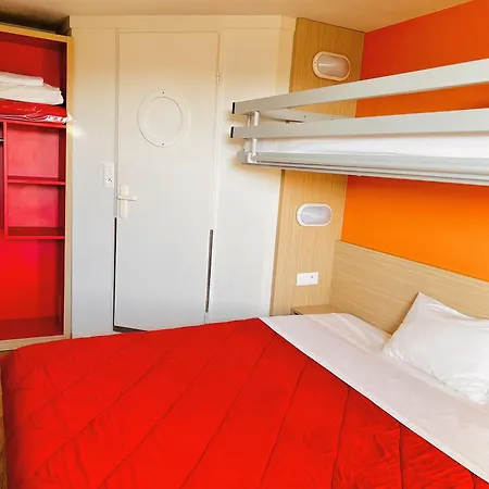 Premiere Classe Saint Quentin En Yvelines - Elancourt