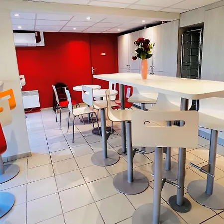 Premiere Classe Saint Quentin En Yvelines - Elancourt Hotel *