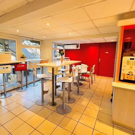 Premiere Classe Saint Quentin En Yvelines - Elancourt Hotel *