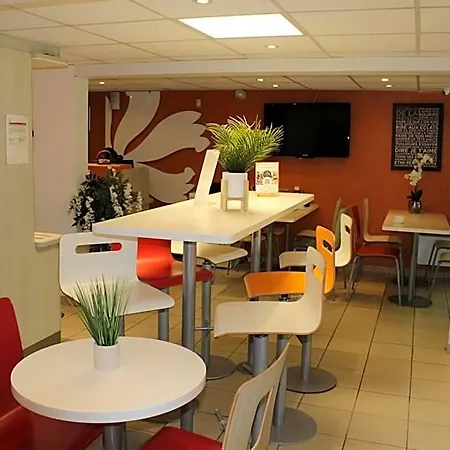 Otel Premiere Classe St Quentin En Yvelines Elancourt Trappes