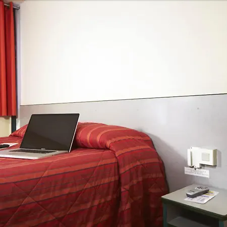 Premiere Classe St Quentin En Yvelines Elancourt Hotel *