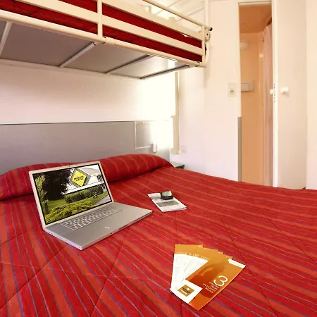 Premiere Classe Saint Quentin En Yvelines - Elancourt Hotel